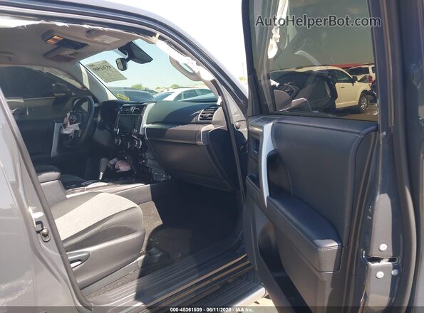 JTEEU5JR8R5306783 2024 TOYOTA 4RUNNER Gray Front interior view