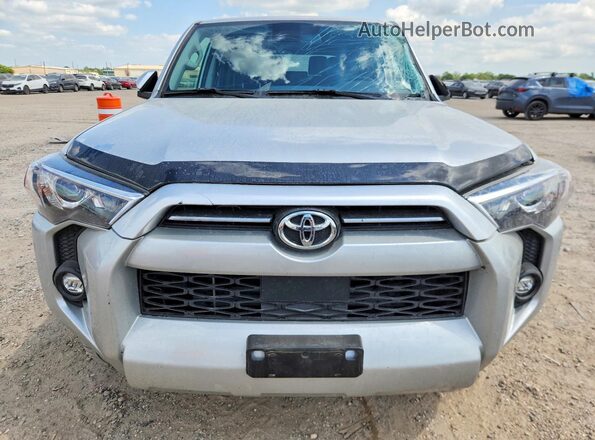 JTEEU5JRXP5296254 2023 TOYOTA 4RUNNER Silver Вид спереду