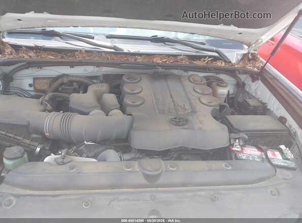 JTEFU5JR2N5256607 2022 TOYOTA 4RUNNER White Հետևի տեսք