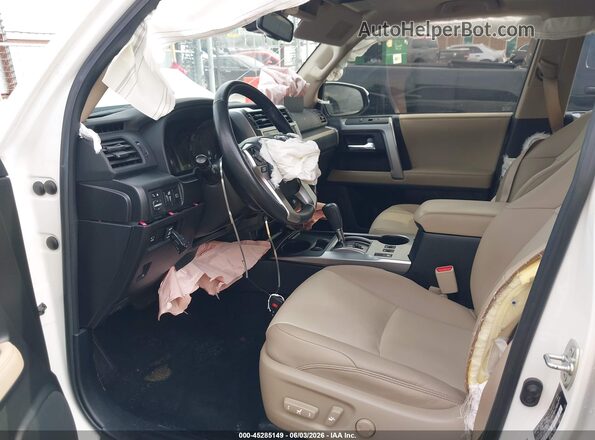JTEFU5JR9P5297576 2023 TOYOTA 4RUNNER Белый Вид салона спереди