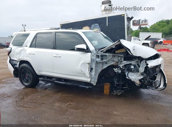 JTEFU5JR9P5297576 2023 TOYOTA 4RUNNER Белый Вид задней части салона
