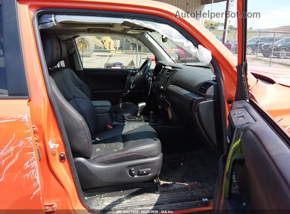 JTELU5JR9P6095544 2023 TOYOTA 4RUNNER Orange Вид салону спереду
