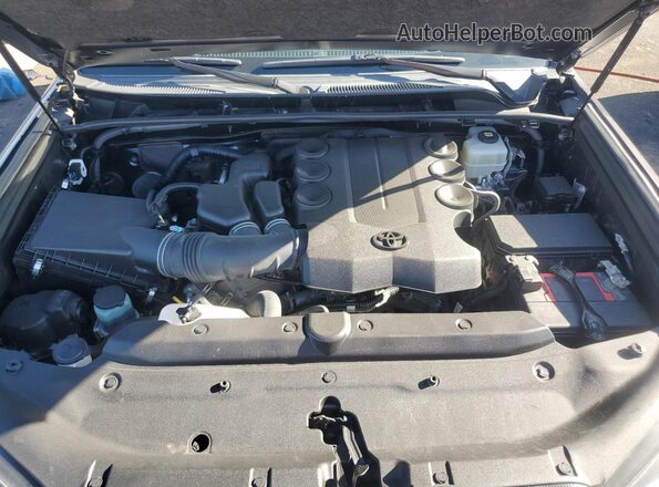 JTEMU5JR0M5962609 2021 TOYOTA 4RUNNER Gray Vista del compartimento del motor