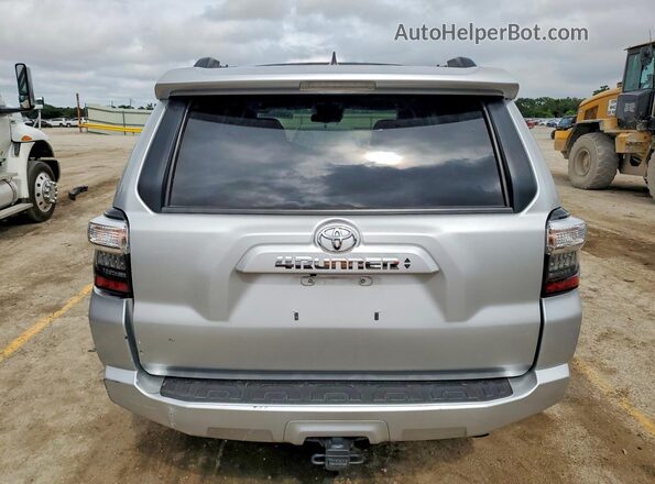 JTEMU5JR0N5993831 2022 TOYOTA 4RUNNER Silver Rear view