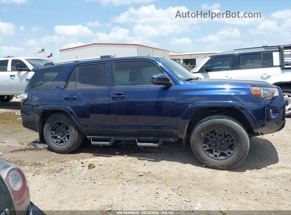 JTEMU5JR1P6176218 2023 TOYOTA 4RUNNER Blue Widok wnętrza z tyłu