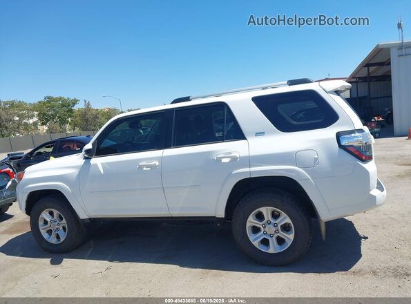 JTEMU5JR3N6006116 2022 TOYOTA 4RUNNER White 