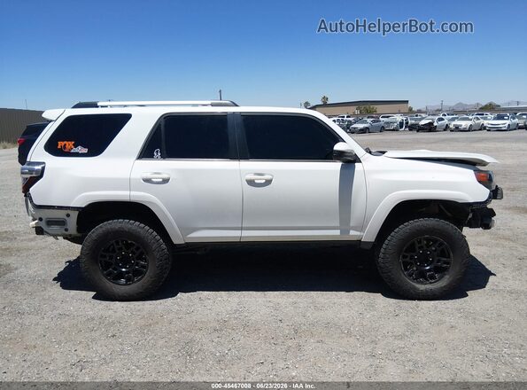 JTEMU5JR4M5941830 2021 TOYOTA 4RUNNER White Սալոնի 360 աստիճան տեսք