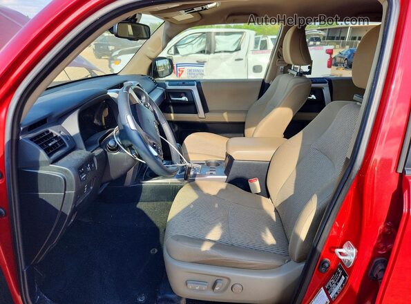 JTEMU5JR9M5958073 2021 TOYOTA 4RUNNER Red Вид салону спереду