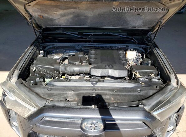 JTEMU5JRXM5940066 2021 TOYOTA 4RUNNER Gray Вид підкапотного простору