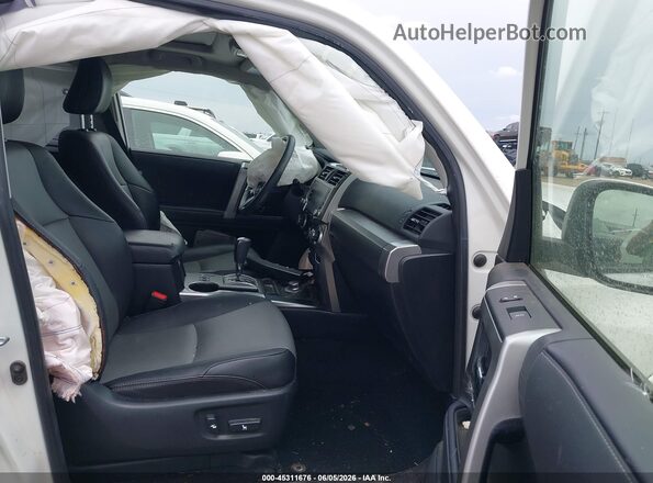 JTENU5JR0N6060381 2022 TOYOTA 4RUNNER White წინა სალონის ხედი