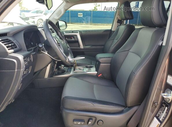 JTENU5JR2P6148755 2023 TOYOTA 4RUNNER Gray Вид салону спереду