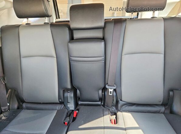JTENU5JR2P6149534 2023 TOYOTA 4RUNNER Silver Widok tylnych siedzeń