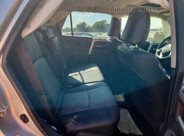 JTENU5JR2P6149534 2023 TOYOTA 4RUNNER Silver Widok wnętrza z tyłu