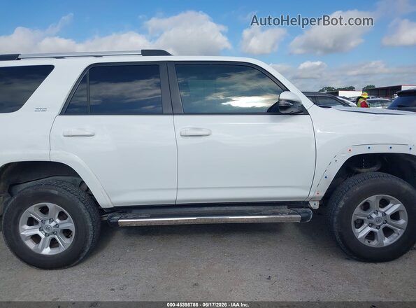 JTENU5JR4M5889880 2021 TOYOTA 4RUNNER White Vista interior trasera