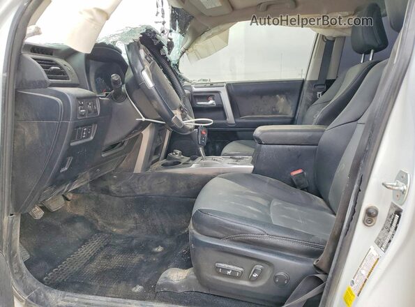 JTENU5JR9R6238620 2024 TOYOTA 4RUNNER Белый Вид салона спереди