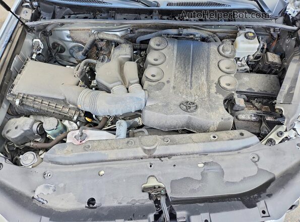 JTEPU5JR4R6242955 2024 TOYOTA 4RUNNER Silver ძრავის განყოფილების ხედი