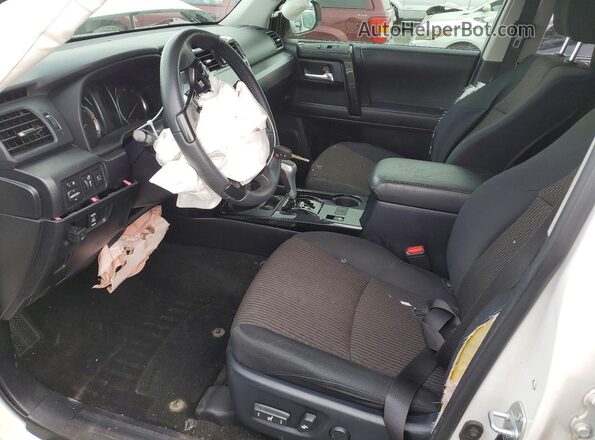JTEPU5JR8M5849892 2021 TOYOTA 4RUNNER Белый Вид салона спереди
