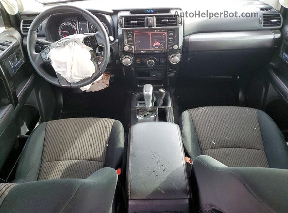 JTEPU5JR8M5849892 2021 TOYOTA 4RUNNER Белый Вид панели приборов