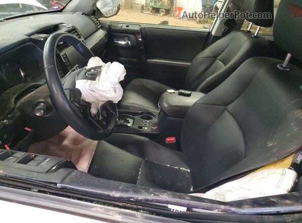 JTERU5JR2P6212052 2023 TOYOTA 4RUNNER White Սալոնի դիմացի տեսք