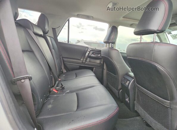 JTERU5JR2R6257950 2024 TOYOTA 4RUNNER White Вид задньої частини салону