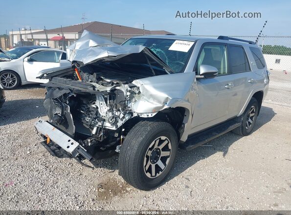 JTERU5JR4N5988797 2022 TOYOTA 4RUNNER Silver Vista tres cuartos delantera izquierda