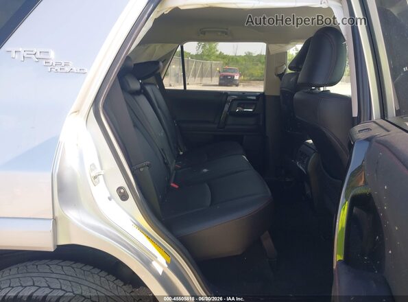 JTERU5JR4N5988797 2022 TOYOTA 4RUNNER Silver Vista de la etiqueta del VIN