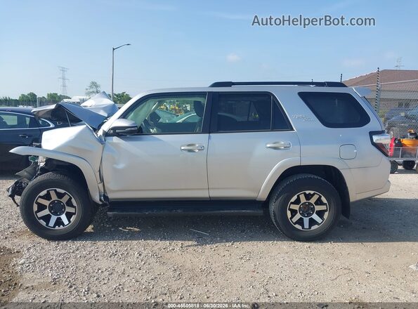 JTERU5JR4N5988797 2022 TOYOTA 4RUNNER Silver Vista interior de 360 grados