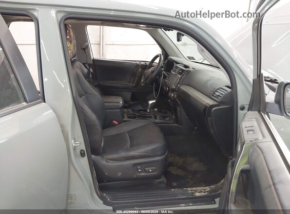 JTERU5JR7N6026844 2022 TOYOTA 4RUNNER Gray Вид салону спереду