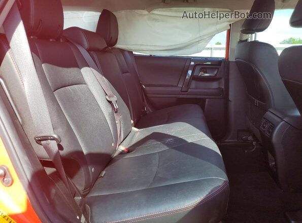 JTERU5JR7R6229416 2024 TOYOTA 4RUNNER Orange Rear interior view