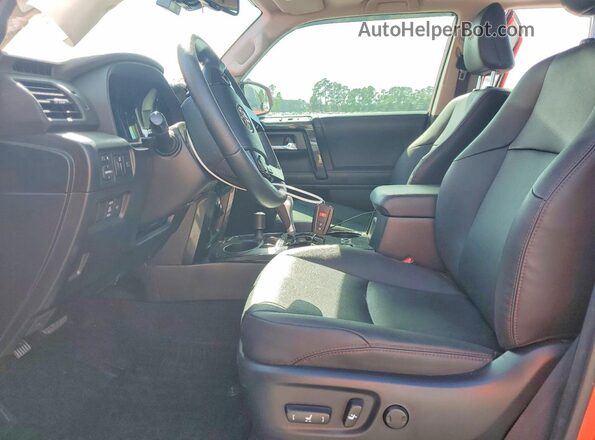 JTERU5JR7R6229416 2024 TOYOTA 4RUNNER Orange Front interior view