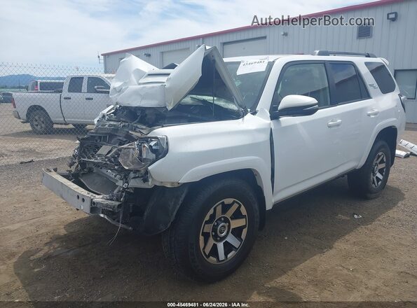JTERU5JR8M5945921 2021 TOYOTA 4RUNNER White Przód lewy