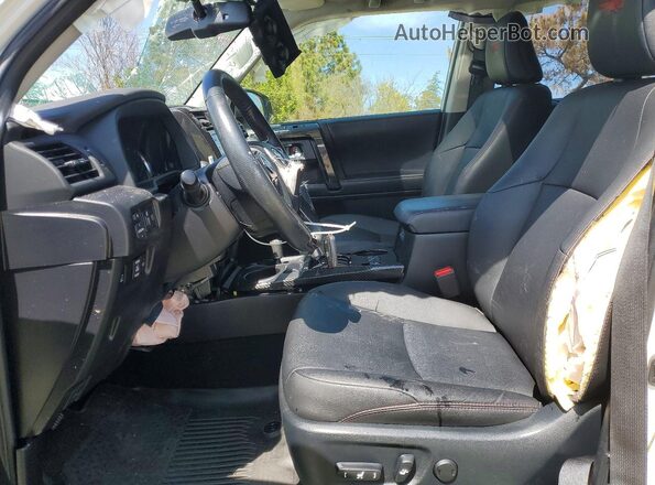 JTERU5JR8P6156280 2023 TOYOTA 4RUNNER White Սալոնի դիմացի տեսք