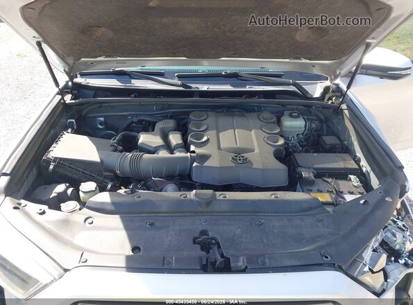 JTERU5JRXN6048840 2022 TOYOTA 4RUNNER Silver Вид ззаду