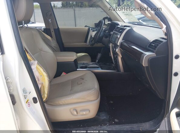 JTEZU5JR6G5126314 2016 TOYOTA 4RUNNER White Widok wnętrza z przodu