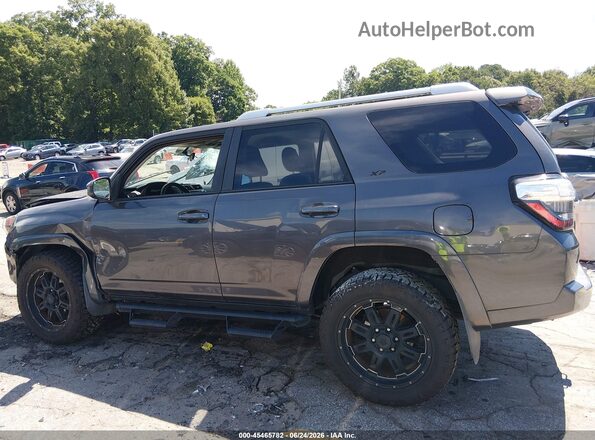 JTEZU5JR9J5186000 2018 TOYOTA 4RUNNER Gray Вид задньої частини салону