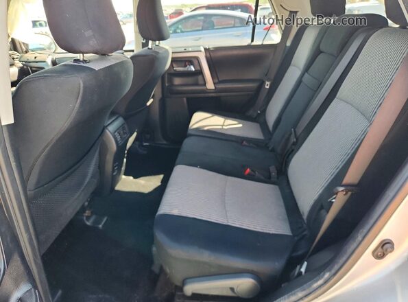 JTEZU5JRXG5111220 2016 TOYOTA 4RUNNER Silver Vista de los asientos traseros