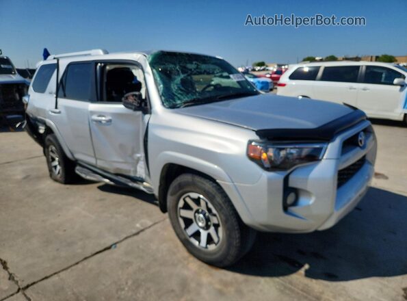 JTEZU5JRXG5111220 2016 TOYOTA 4RUNNER Silver Delantero derecho