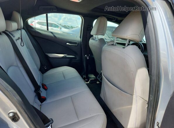 JTHB6JBH1R2164003 2024 LEXUS UX Silver უკანა სავარძლების ხედი