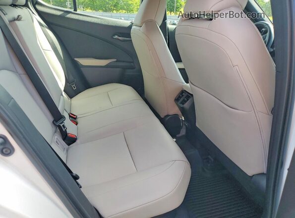 JTHB9JBHXR2076915 2024 LEXUS UX Белый Вид задних сидений