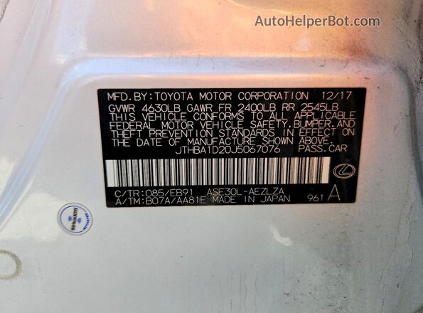 JTHBA1D20J5067076 2018 LEXUS IS White ძრავის განყოფილების ხედი