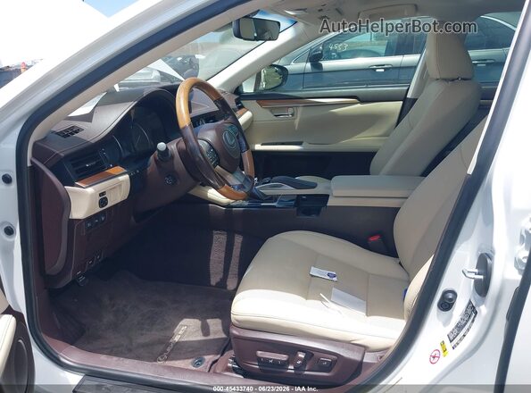 JTHBW1GG7H2140755 2017 LEXUS ES 300H Белый Вид салона спереди