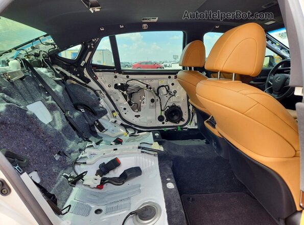 JTHD51FF3M5015068 2021 LEXUS LS White Widok tylnych siedzeń