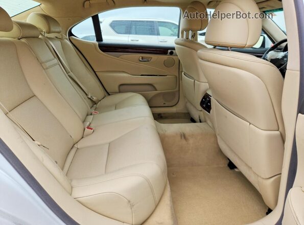 JTHGL5EF8H5057950 2017 LEXUS LS White Вид задніх сидінь