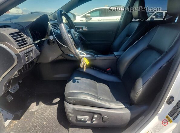JTHKD5BH7G2256159 2016 LEXUS CT Белый Вид салона спереди