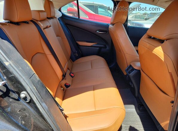 JTHP9JBH0L2032919 2020 LEXUS UX Black Widok tylnych siedzeń