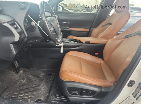 JTHP9JBH1L2022402 2020 LEXUS UX White Вид салону спереду