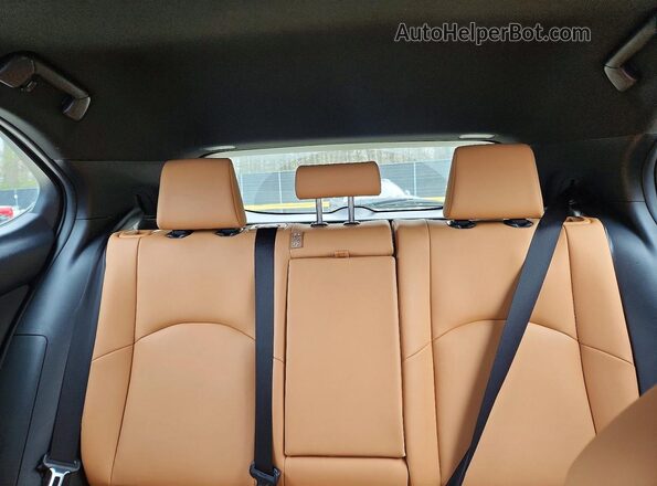 JTHP9JBH6R2076934 2024 LEXUS UX White Հետևի նստատեղերի տեսք