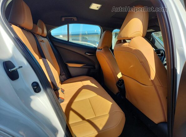 JTHP9JBH7R2079339 2024 LEXUS UX White 