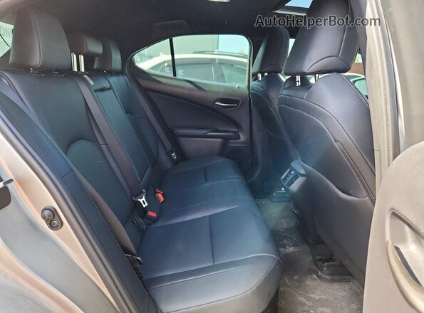 JTHP9JBH8N2059370 2022 LEXUS UX Silver 