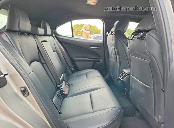 JTHR9JBH9L2020549 2020 LEXUS UX Silver Vista interior trasera